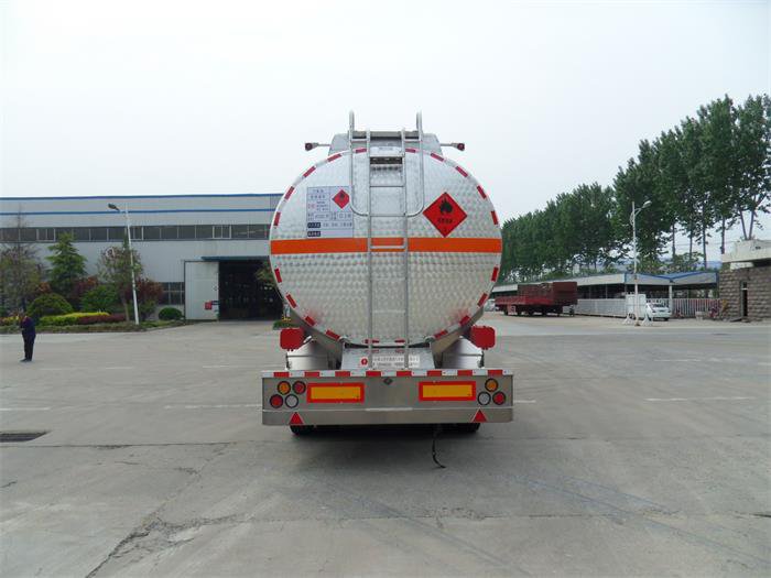 LHY9407GYY铝合金运油半挂车(图3)