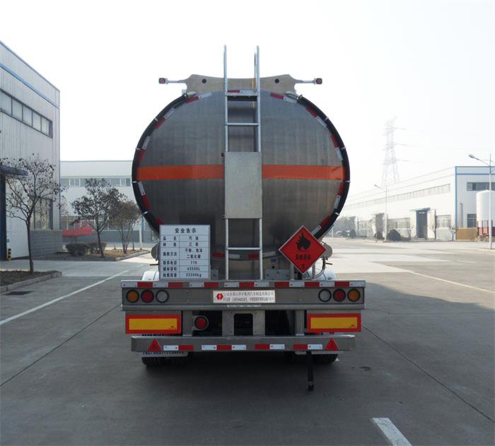 LHY9400GYY铝合金运油半挂车(图3)