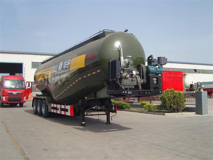 LHY9406AGFL粉粒物料运输半挂车(图2)